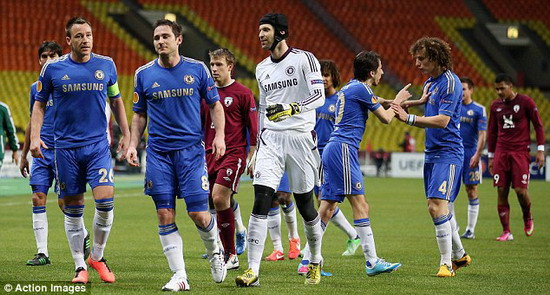 Lampard suýt "chiến" với David Luiz ngay trên sân ảnh 1