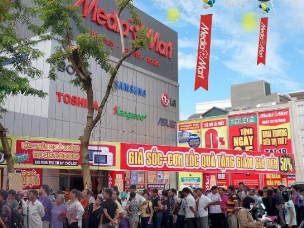 Các siêu thị rầm rộ ưu đãi đón dịp mua sắm cuối năm ảnh 1