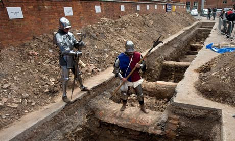 Tìm thấy xương sọ Vua Richard III ở bãi đỗ xe? ảnh 1