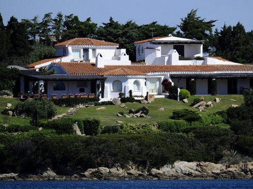 Berlusconi bán biệt thự từng tổ chức tiệc thác loạn ảnh 1