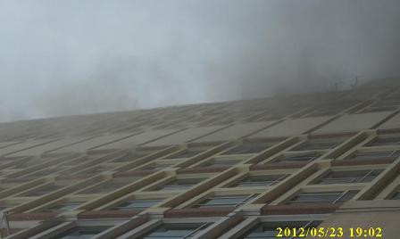 Dập tắt đám cháy, cứu hết người mắc kẹt ở tầng cao ảnh 3