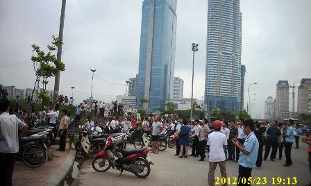 Dập tắt đám cháy, cứu hết người mắc kẹt ở tầng cao ảnh 4