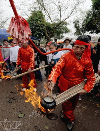 Độc đáo hội thi thử thách tài nội trợ cánh mày râu ảnh 4