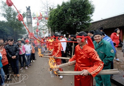 Độc đáo hội thi thử thách tài nội trợ cánh mày râu ảnh 5