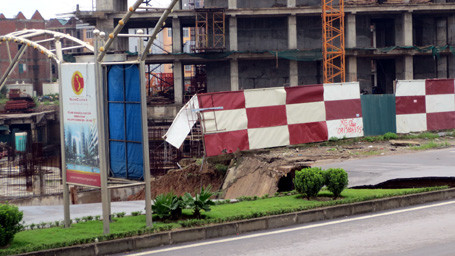 Hà Nội: Đường Lê Văn Lương kéo dài bị xẻ làm đôi ảnh 2