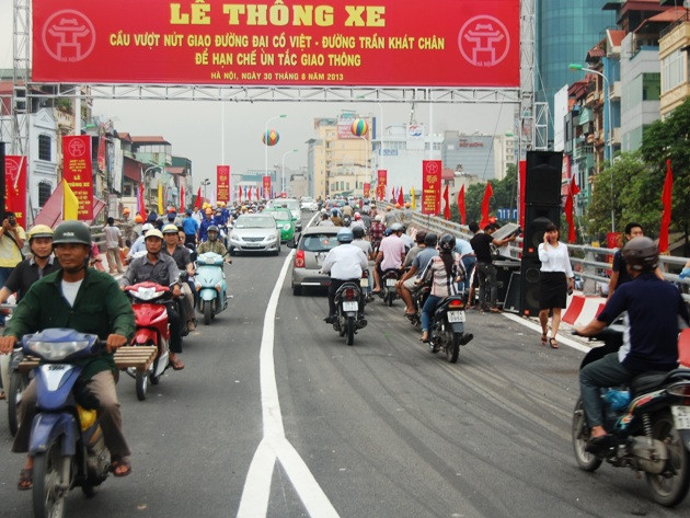 Thông xe cầu vượt nút Đại Cồ Việt-Trần Khát Chân ảnh 1