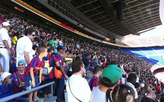 25 ngàn "cule" đón Cesc Fabregas trở lại Nou Camp ảnh 4