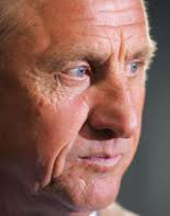 Danh hiệu mà Johan Cruyff và Pep Guardiola giành được 4 La Liga, Cúp C1, 1 Cúp C2, 1 Cúp Nhà Vua, 1 Siêu cúp châu Âu và 2 Siêu cúp Tây Ban Nha. 3 La Liga, 2 Champions Leagues, 1 World Club Cup, 1 Cúp Nhà Vua, 1 Siêu cúp châu Âu và 2 Siêu cúp Tây Ban Nha.