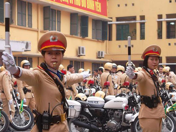 Từ 3/1, nữ CSGT xuống phố điều tiết giao thông ảnh 4