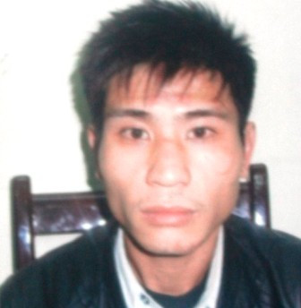 Đang trốn truy nã vẫn giả cảnh sát hình sự lừa tiền ảnh 1