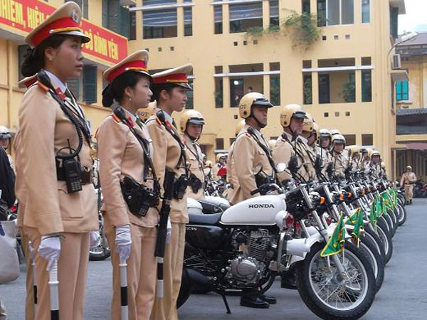 Từ 3/1, nữ CSGT xuống phố điều tiết giao thông ảnh 3