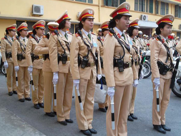 Từ 3/1, nữ CSGT xuống phố điều tiết giao thông ảnh 1