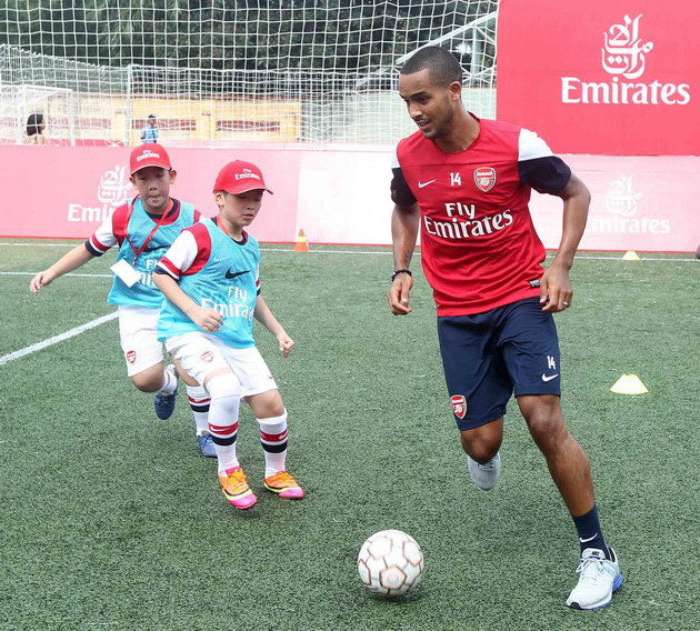 Hoạt động nổi bật của các cầu thủ Arsenal ngày 16/7 ảnh 4