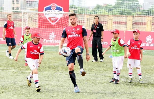 Hoạt động nổi bật của các cầu thủ Arsenal ngày 16/7 ảnh 2