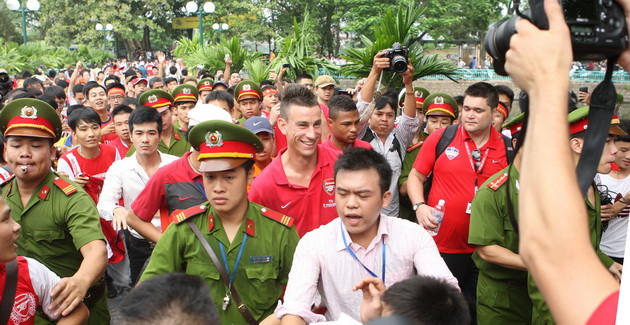 Hoạt động nổi bật của các cầu thủ Arsenal ngày 16/7 ảnh 6