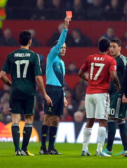 Nổi điên với trọng tài, Sir Alex bỏ họp báo sau trận ảnh 1