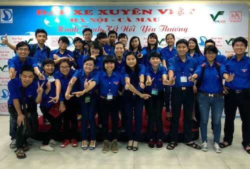 Đạp xe xuyên Việt 2013: Hành trình nối yêu thương ảnh 1