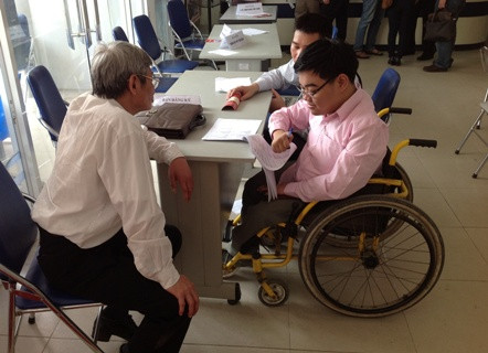 Người khuyết tật nhọc nhằn tìm việc thời kinh tế khó ảnh 1