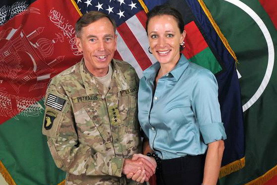 Người tình giám đốc CIA bị tước giấy phép an ninh ảnh 1