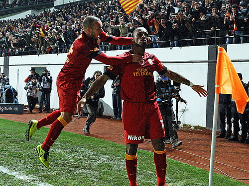 Schalke 04 không ngán ngại Drogba và Sneijder ảnh 1