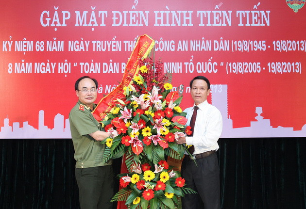 Giao lưu các điển hình tiên tiến vì an ninh Tổ quốc ảnh 1