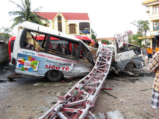 Thấy xác nạn nhân vụ đổ cột thu phát sóng Đồng Hới ảnh 1