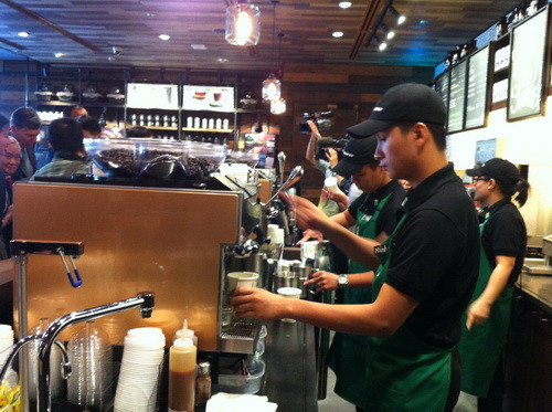 Starbucks cam kết sử dụng nhiều càphê từ Việt Nam ảnh 1