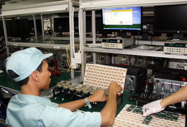 "Đột nhập" nhà máy sản xuất điện thoại của Viettel ảnh 5