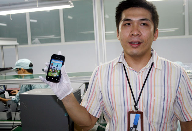 "Đột nhập" nhà máy sản xuất điện thoại của Viettel ảnh 9