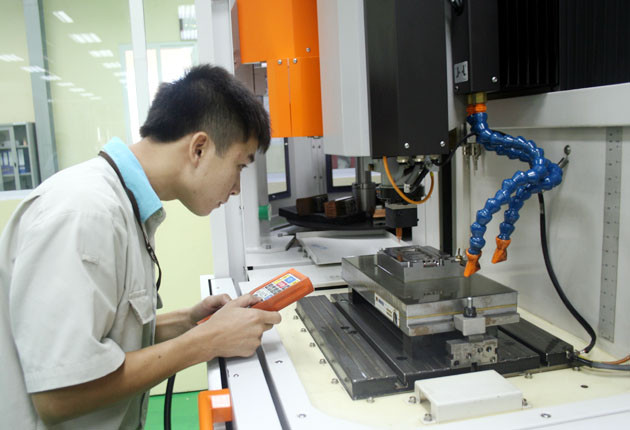 "Đột nhập" nhà máy sản xuất điện thoại của Viettel ảnh 1