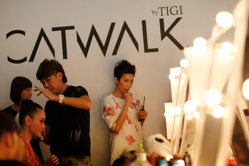 Hình ảnh hậu trường làm tóc Đẹp Fashion Show 10 ảnh 2