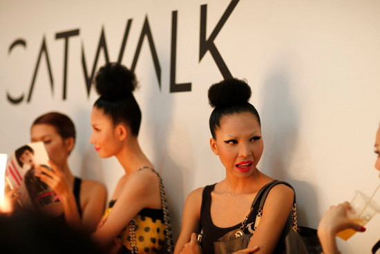 Hình ảnh hậu trường làm tóc Đẹp Fashion Show 10 ảnh 1