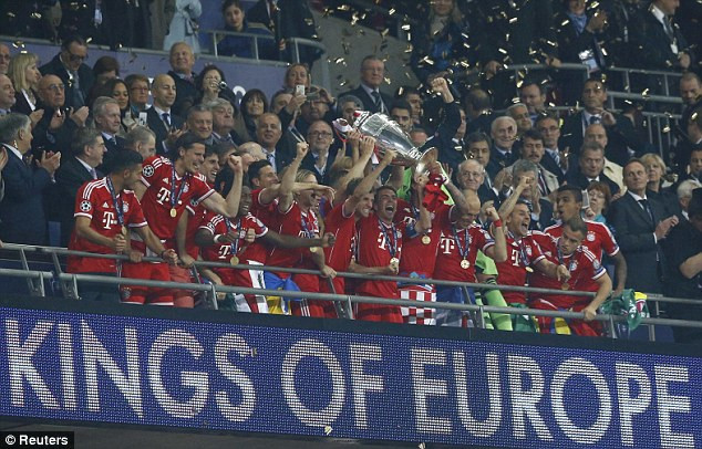 Chùm ảnh đáng nhớ trong ngày Bayern đăng quang ảnh 13