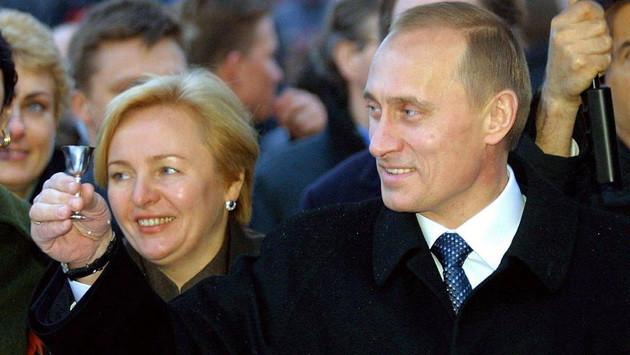 Hình ảnh ông Putin và vợ khi còn sát cánh bên nhau ảnh 2 Hình ảnh ông Putin và vợ khi còn sát cánh bên nhau ảnh 2