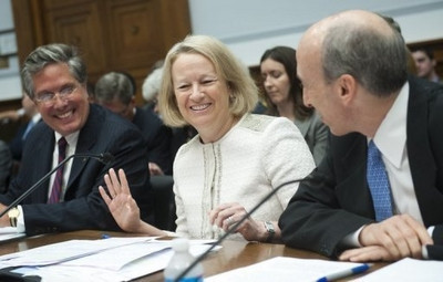 Chủ tịch Ủy ban chứng khoán Mỹ từ chức vào 14/12 ảnh 1