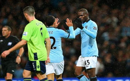 Carlos Tevez đang cố gắng "cứu vớt" Mario Balotelli ảnh 1