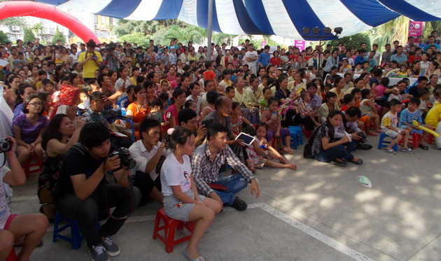 Trung thu Hồng: Cùng mang âm nhạc đến bệnh viện ảnh 2