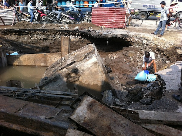 Hà Nội: Hố tử thần xuất hiện trên đường Kim Ngưu ảnh 3