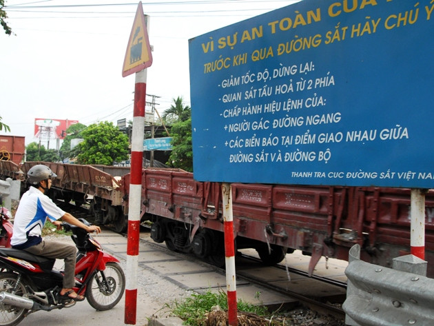 Xem nhẹ đường ngang: Tiềm ẩn tai nạn đường sắt ảnh 1