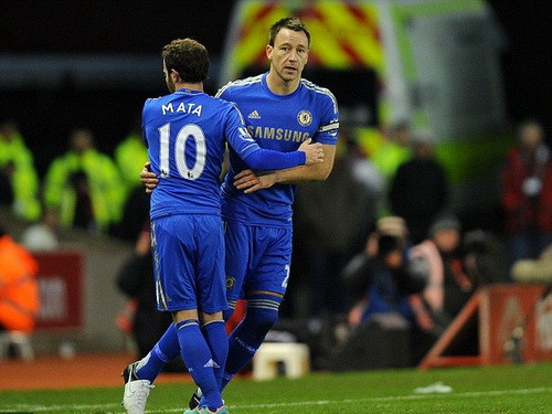 Chelsea vẫn thắng tưng bừng dù Demba Ba tịt ngòi ảnh 1