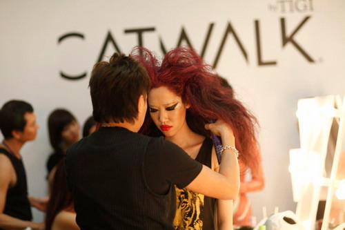 Hình ảnh hậu trường làm tóc Đẹp Fashion Show 10 ảnh 5