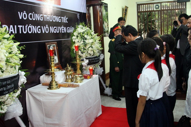 Hình ảnh Lễ viếng Đại tướng ở các nước, địa phương ảnh 3