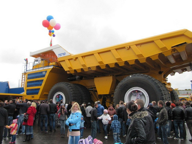 Chiêm ngưỡng xe tải lớn nhất thế giới BelAZ 75710 ảnh 2