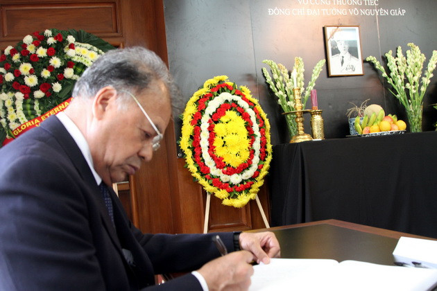 Hình ảnh Lễ viếng Đại tướng ở các nước, địa phương ảnh 2