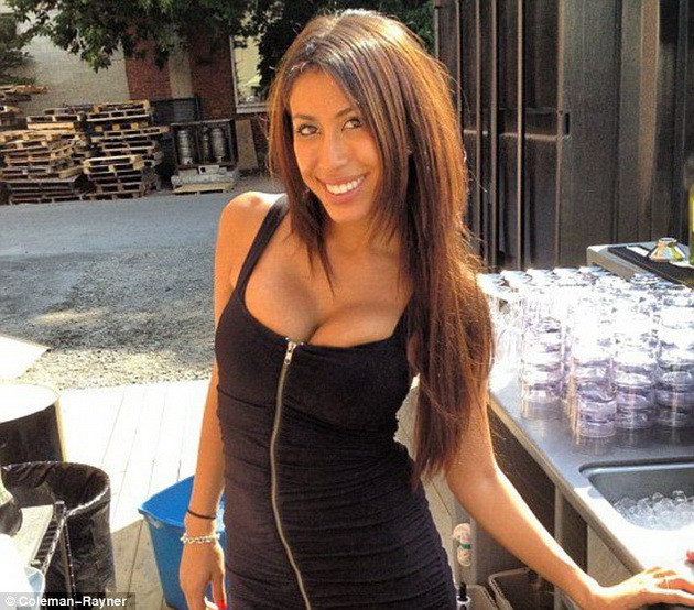 Kayne West bị tố “ăn vụng” khi Kim đang mang bầu ảnh 1