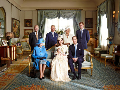 Những bức ảnh đầu tiên về bốn thế hệ Hoàng gia Anh ảnh 1