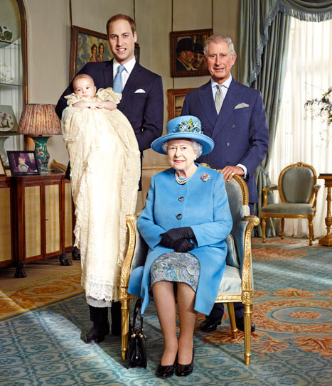 Những bức ảnh đầu tiên về bốn thế hệ Hoàng gia Anh ảnh 2