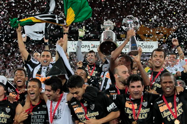 Đội bóng của Ronaldinho lần đầu vô địch Nam Mỹ ảnh 1