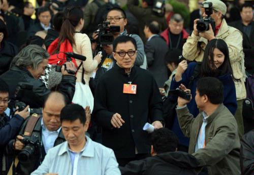 Thành Long gây tranh cãi vì cho cổ vật Trung Quốc ảnh 1