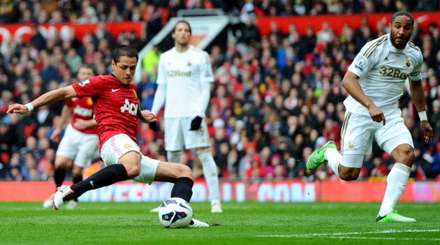 Ferdinand tặng món quà chia tay ý nghĩa cho Sir Alex ảnh 2